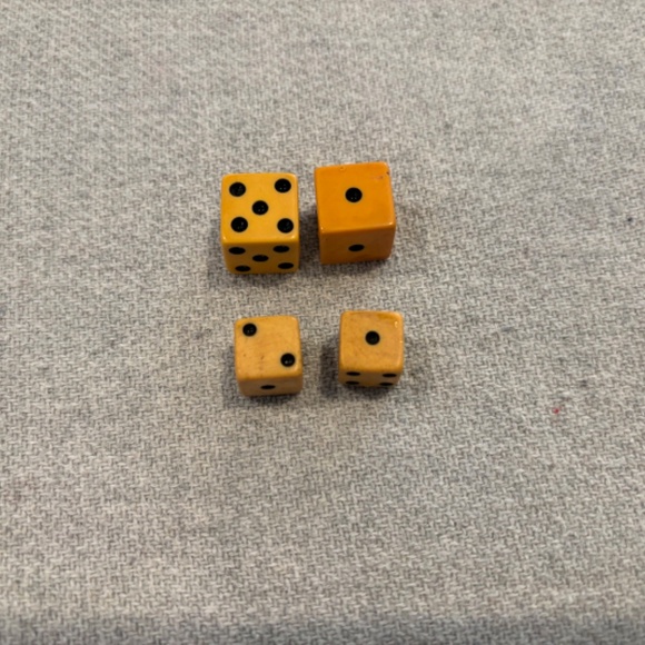 (4) Vintage Bakelite Dice - Picture 2 of 5